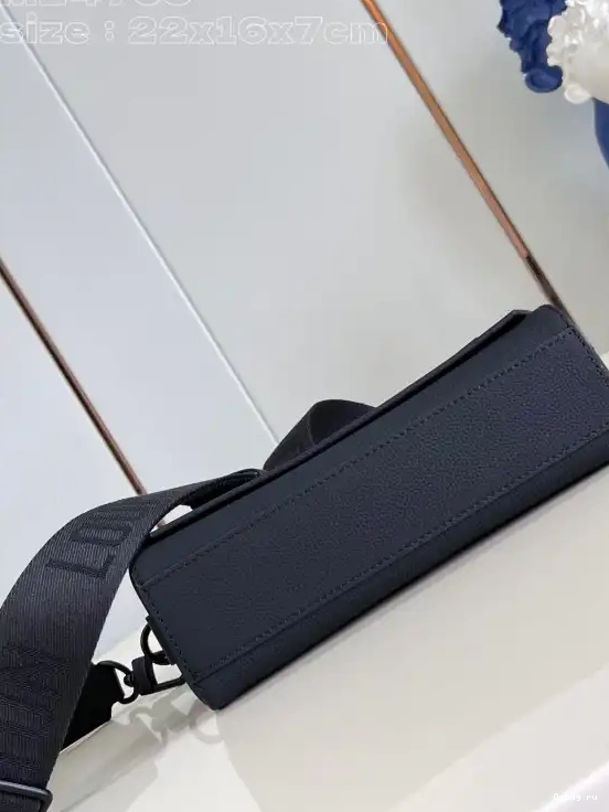 LOUIS VUITTON Messenger Takeoff PM-22*16.5*7CM 0428
